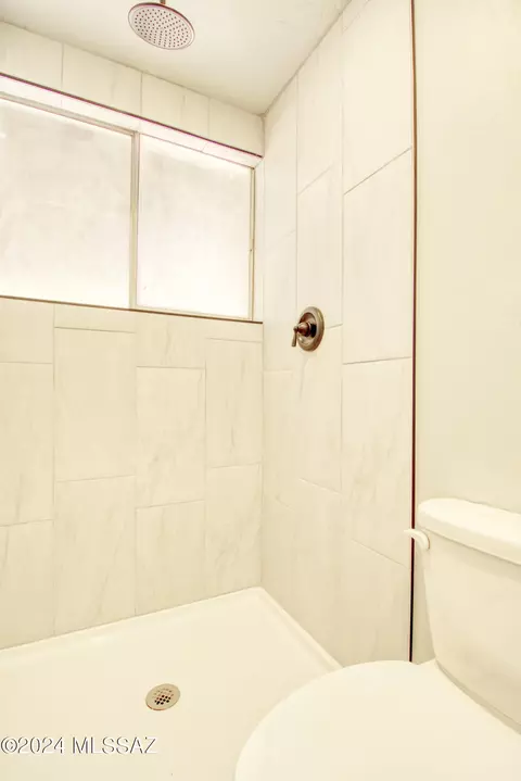 Bath - 3533 E 27th St, Tucson, AZ 85713 photo 5 of 6