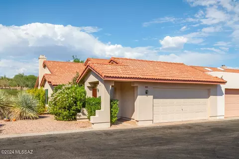 2432 W Tom Watson Dr, Tucson, AZ 85742