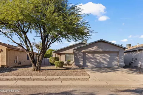 8985 E Glenmont Dr, Tucson, AZ 85730