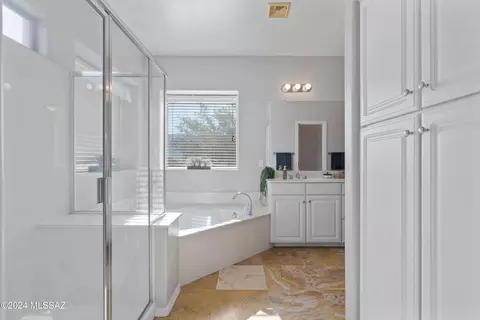 Bath - 60852 Rock Ledge Loop, Tucson, AZ 85739 photo 2 of 6