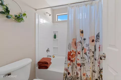 Bath - 60852 Rock Ledge Loop, Tucson, AZ 85739 photo 6 of 6