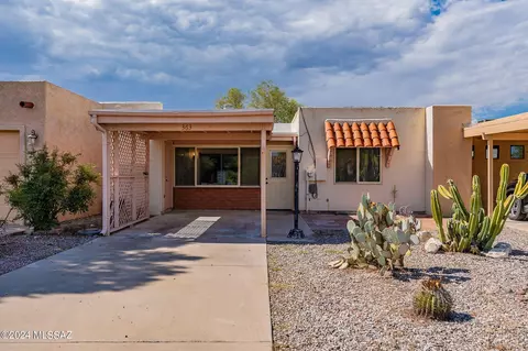 363 N Calle Del Chancero, Green Valley, AZ 85614