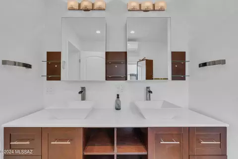 Bath - 2212 E Grant Rd, Tucson, AZ 85719 photo 1 of 4
