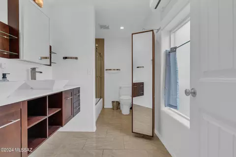Bath - 2212 E Grant Rd, Tucson, AZ 85719 photo 3 of 4