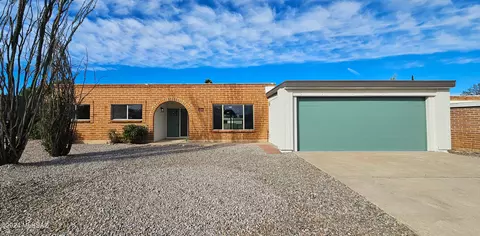 947 N Larry Pl, Tucson, AZ 85710