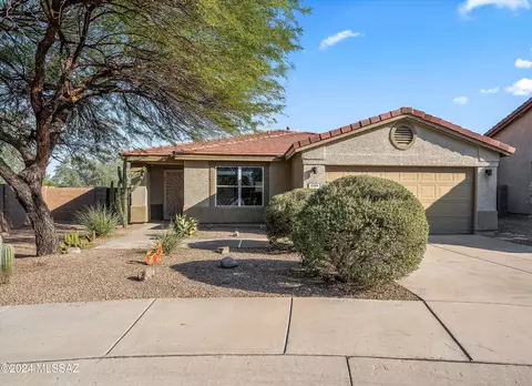 8206 N Iron Ridge Dr, Tucson, AZ 85743