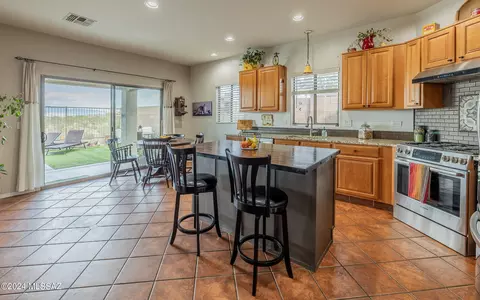 Kitchen - 17557 S Garden Sage Loop, Vail, AZ 85641 photo 4 of 4
