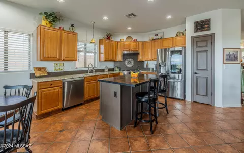 Kitchen - 17557 S Garden Sage Loop, Vail, AZ 85641 photo 1 of 4