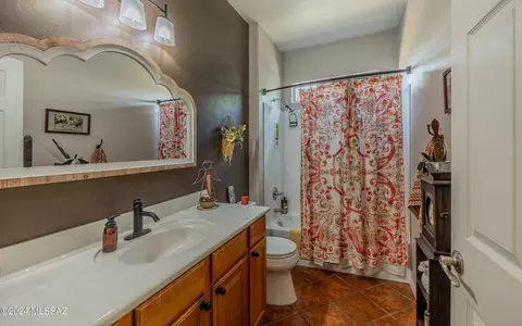 Bath - 17557 S Garden Sage Loop, Vail, AZ 85641 photo 3 of 4