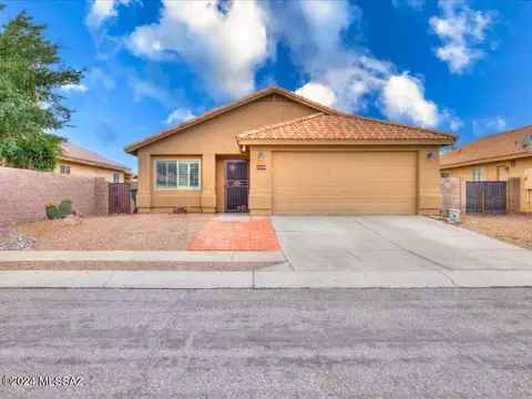 9436 E Pale Blue Topaz Ln, Tucson, AZ 85747