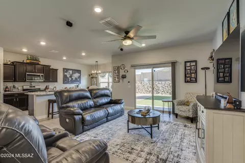 445 W Grantham St, Vail, AZ 85641 photo 9