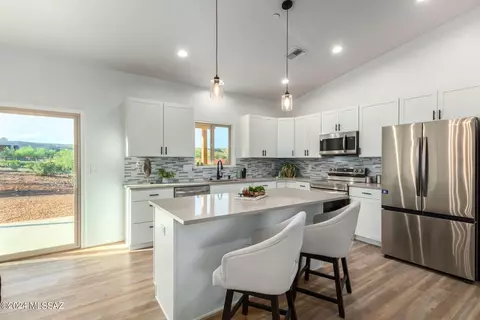 Kitchen - 63842 E Via De Desconso, Tucson, AZ 85739 photo 3 of 4