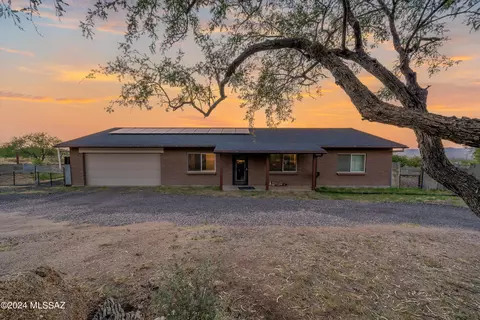 1030 N New Moon Dr, Oracle, AZ 85623