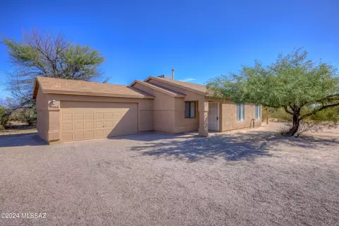 5963 E Farmstead Dr, Tucson, AZ 85756