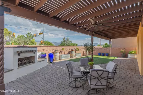 8969 E Wright School Loop, Tucson, AZ 85715