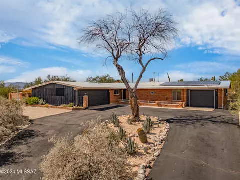 5561 N Northern Hills Dr, Tucson, AZ 85704