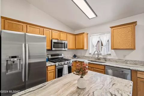 7820 S Sentinal Stone Dr, Tucson, AZ 85756 photo 2