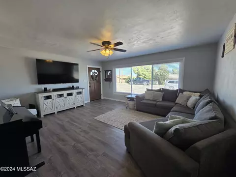 153 W Crestview Ave, Benson, AZ 85602 photo 5