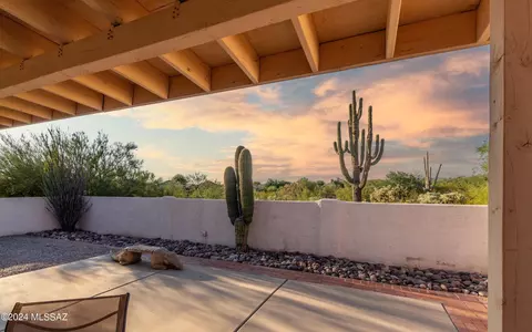 9441 N Albatross Dr, Tucson, AZ 85742