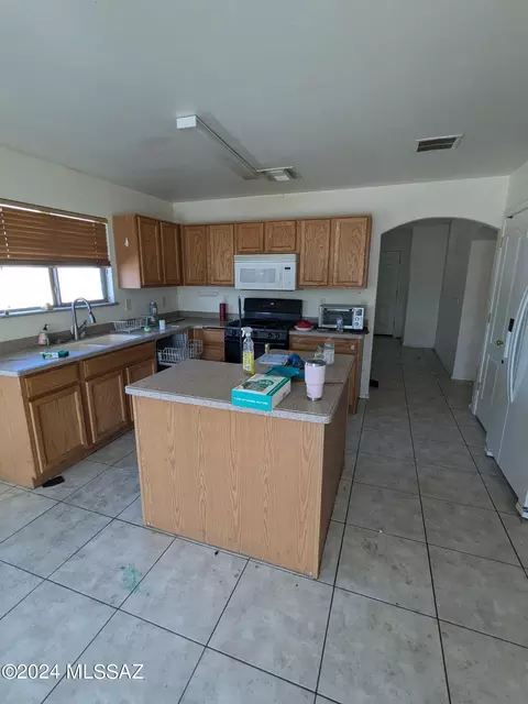 18250 S Dusk View Dr, Green Valley, AZ 85614