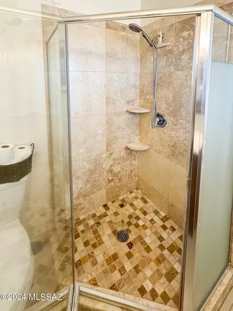 Bath - 6809 E Hayne St, Tucson, AZ 85710 photo 2 of 4