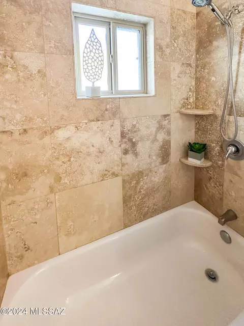Bath - 6809 E Hayne St, Tucson, AZ 85710 photo 4 of 4