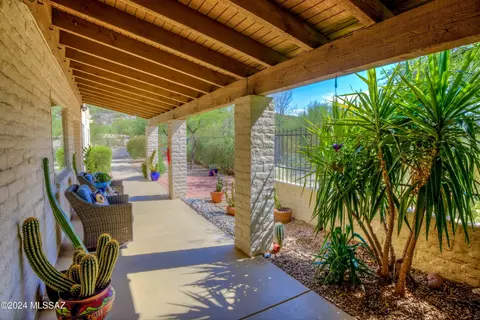 5210 N Pso Del Arenal, Tucson, AZ 85750
