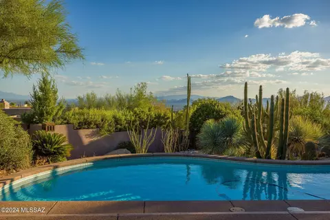 3371 E Finger Rock Ci Cir E, Tucson, AZ 85718