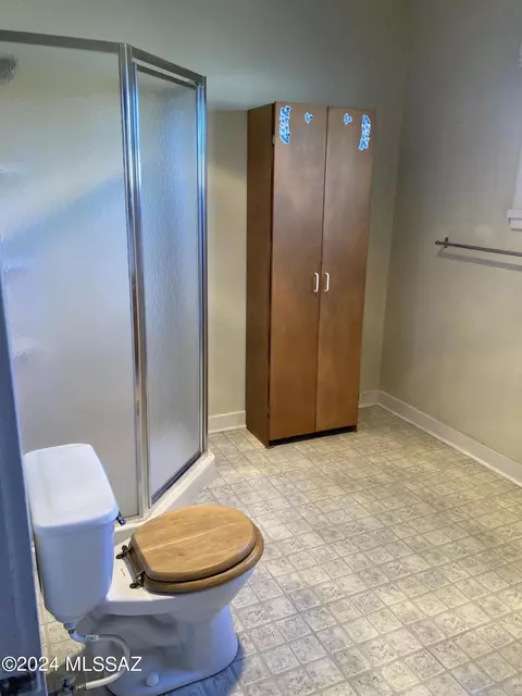 Bath - 172 S Austin Blvd, Willcox, AZ 85643 photo 5 of 9