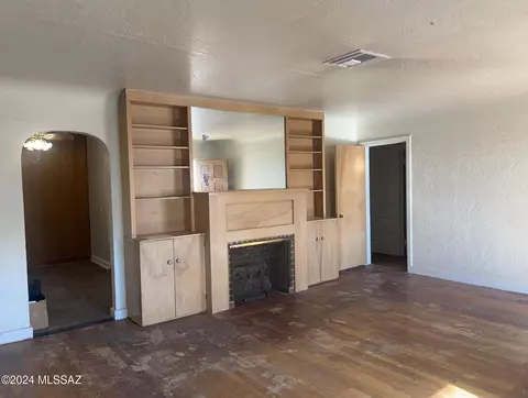 Living - 172 S Austin Blvd, Willcox, AZ 85643 photo 2 of 4