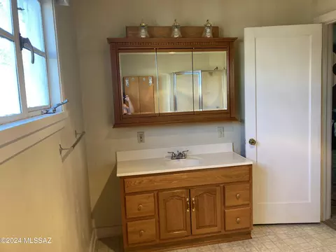 Bath - 172 S Austin Blvd, Willcox, AZ 85643 photo 7 of 9