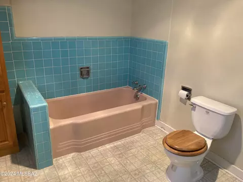 Bath - 172 S Austin Blvd, Willcox, AZ 85643 photo 2 of 9