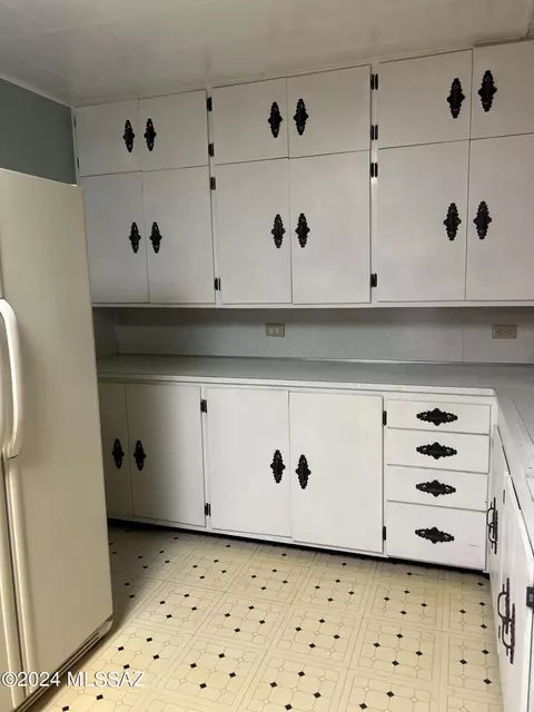 Kitchen - 172 S Austin Blvd, Willcox, AZ 85643 photo 1 of 7