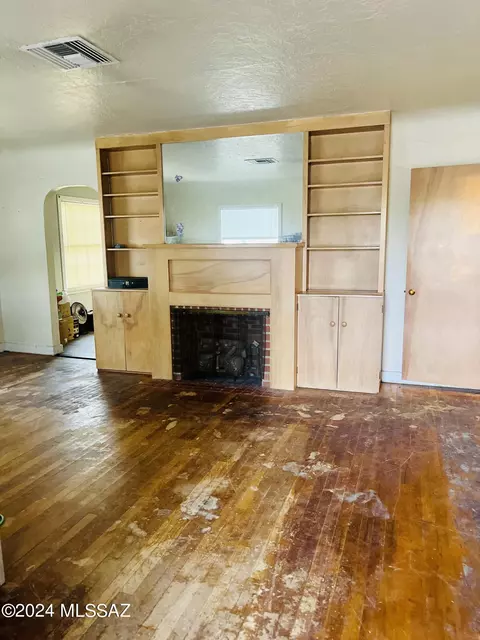 Living - 172 S Austin Blvd, Willcox, AZ 85643 photo 1 of 4