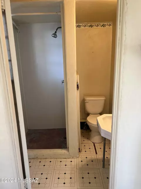 Bath - 172 S Austin Blvd, Willcox, AZ 85643 photo 9 of 9