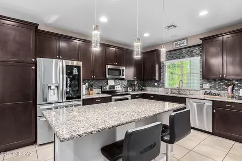 10940 E Oak Grove Pl, Tucson, AZ 85747