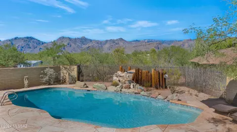 9141 E Indian Hills Rd, Tucson, AZ 85749