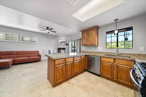 Kitchen - 1685 E Deer Shadow Ln, Oro Valley, AZ 85737 photo 5 of 5