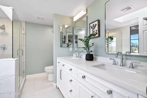 Bath - 1685 E Deer Shadow Ln, Oro Valley, AZ 85737 photo 1 of 4