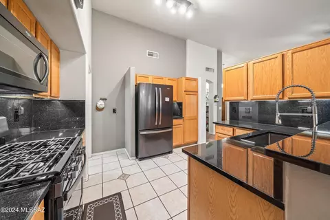 Kitchen - 10239 E Gray Hawk Dr, Tucson, AZ 85730 photo 2 of 4