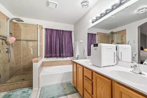 Bath - 10239 E Gray Hawk Dr, Tucson, AZ 85730 photo 1 of 2