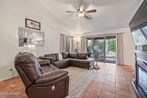 Living - 10239 E Gray Hawk Dr, Tucson, AZ 85730 photo 2 of 3