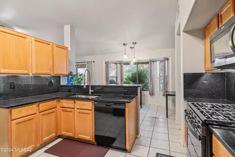 Kitchen - 10239 E Gray Hawk Dr, Tucson, AZ 85730 photo 3 of 4