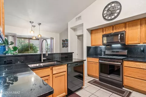 Kitchen - 10239 E Gray Hawk Dr, Tucson, AZ 85730 photo 4 of 4
