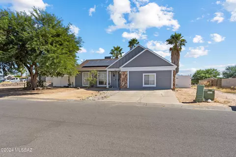 8610 N Holly Brook Ave, Tucson, AZ 85742