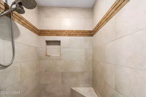 Bath - 3732 E Windy Point Dr, Tucson, AZ 85718 photo 1 of 5