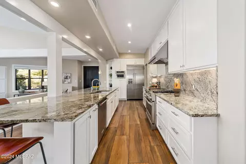 Kitchen - 3732 E Windy Point Dr, Tucson, AZ 85718 photo 2 of 4