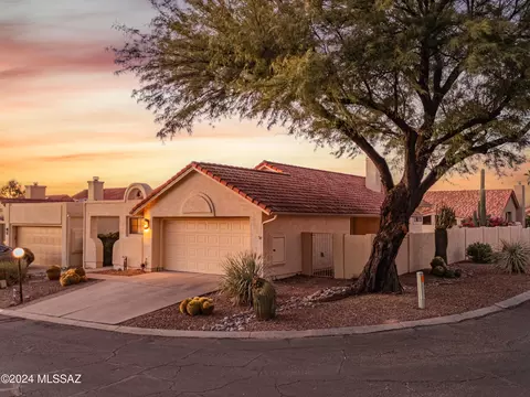 261 E Highcourte Ln, Oro Valley, AZ 85737