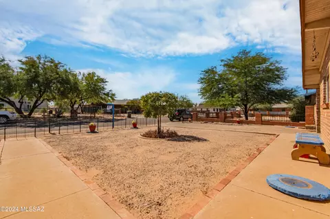 2907 E 24th St, Tucson, AZ 85713 photo 4