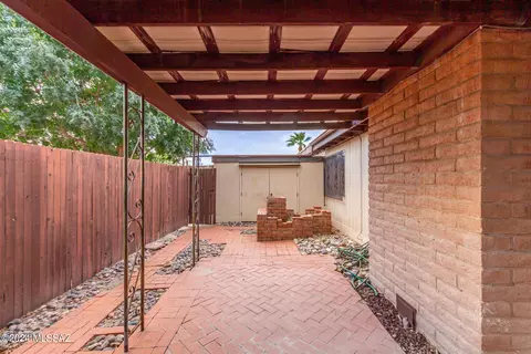 Exterior - 7752 E Kenyon Dr, Tucson, AZ 85710 photo 2 of 5